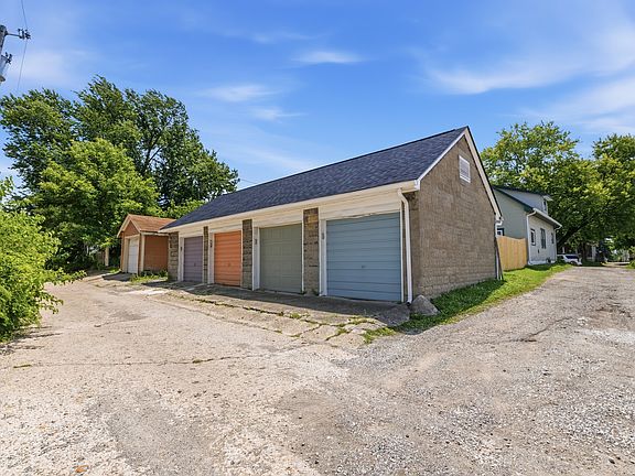2nd image of 1118 Comer Ave