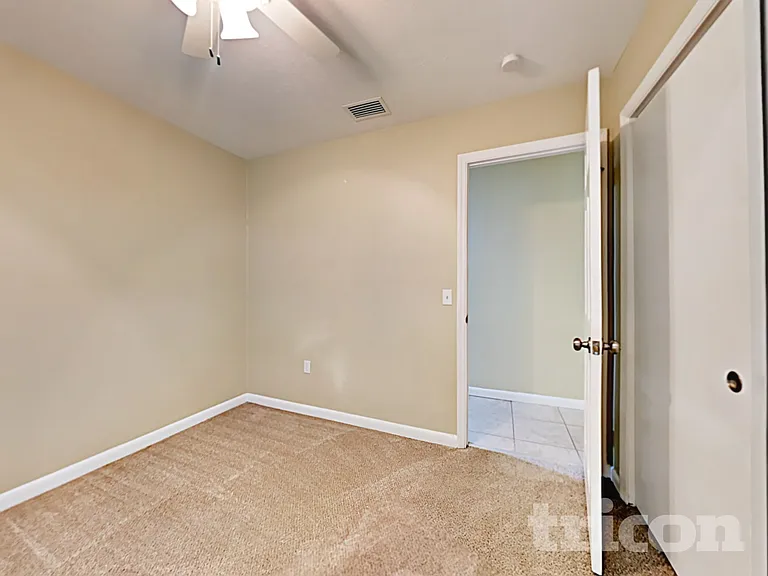 1218 Windsor Cir — Photo 11