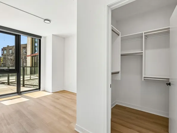 1100-15 W Grand Ave, Chicago, IL