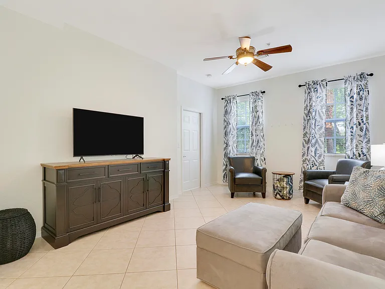 123 E Thatch Palm Cir — Photo 6