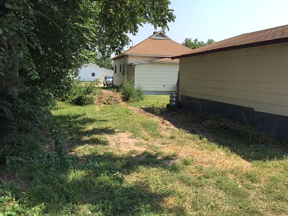 4th image of 703 Miller St