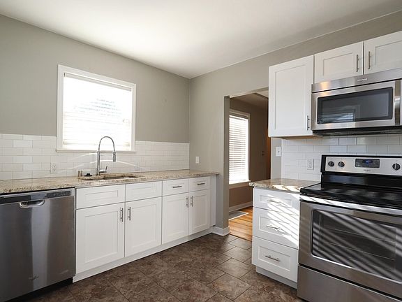 4th image of 6114 N Post St