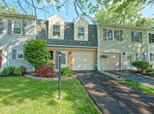 5 Bridgewood Ln, Watervliet, NY 12189