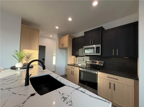 9307 Aminda St, Lenexa, KS 66227