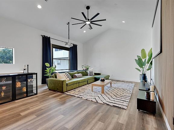 5th image of 2807 Jackson St