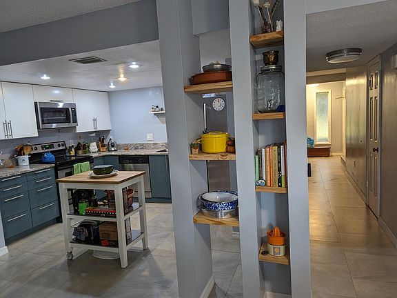 3rd image of 1720 Gulfview Dr