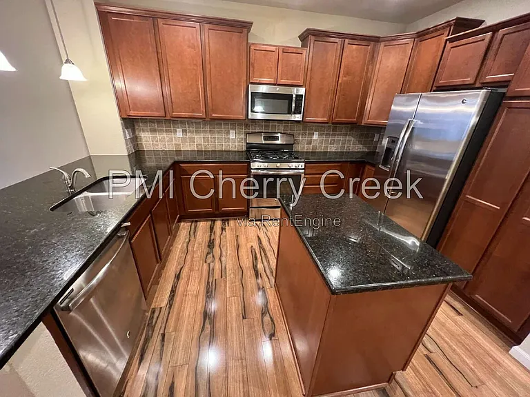 8159 S Akron Ct — Photo 7