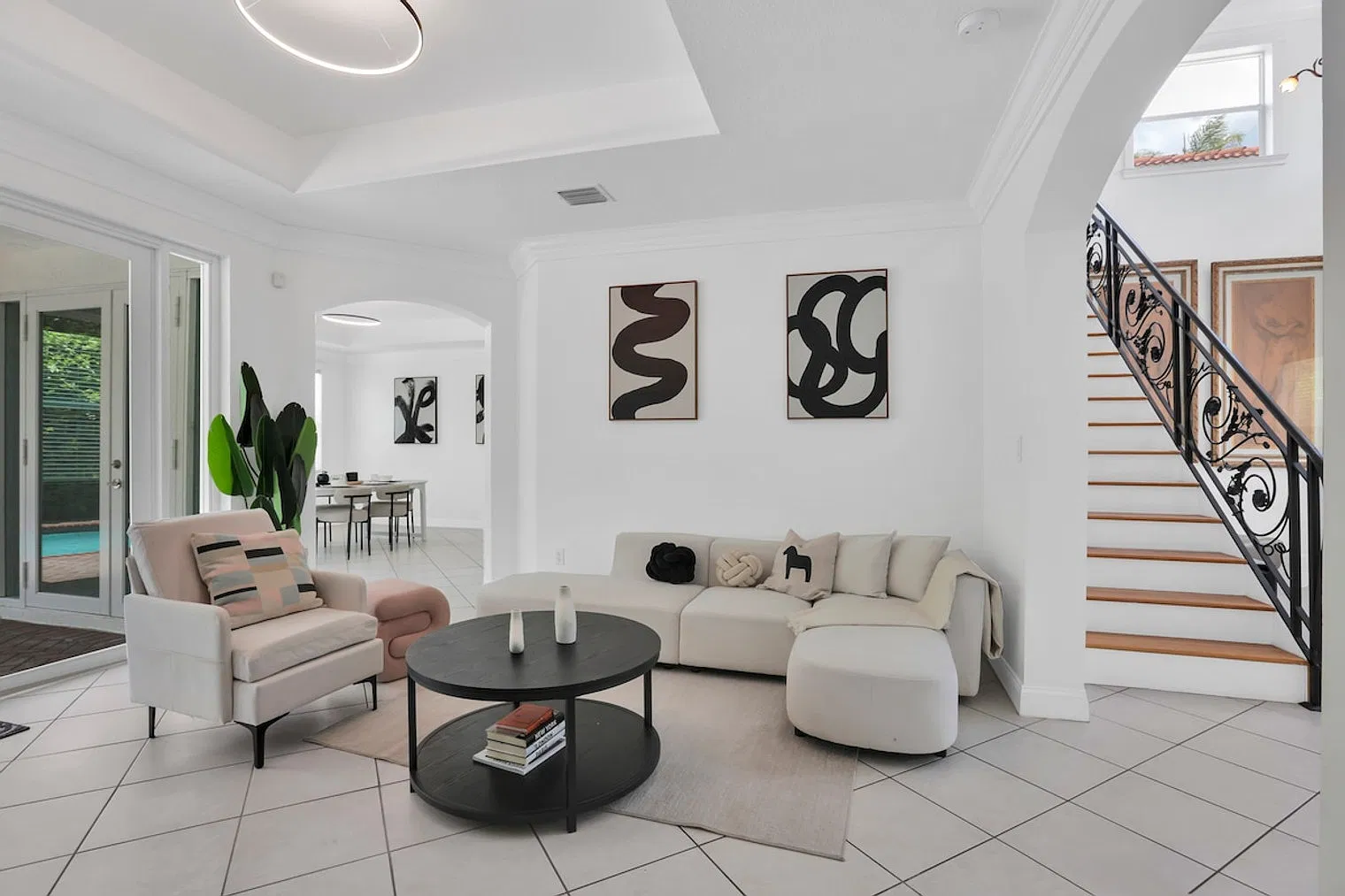 4 bed, 2.0 bath, 2540 sqft, $9,375 — Photo 1