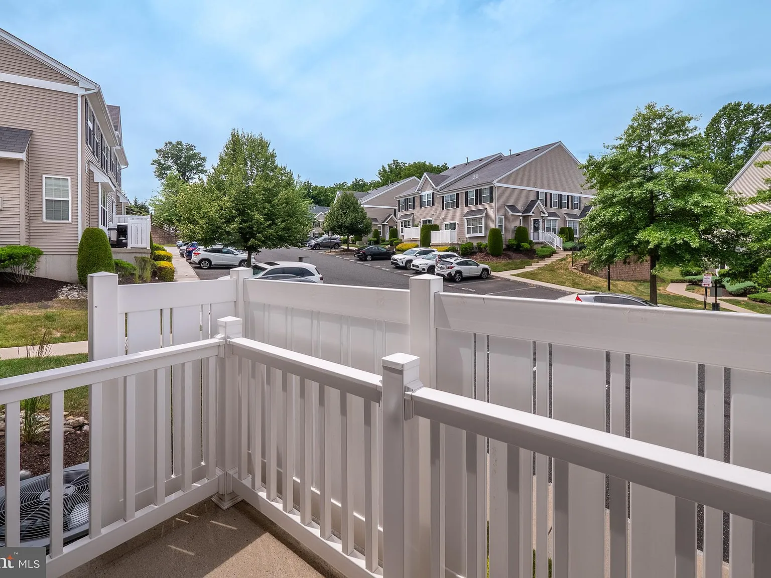 3 bed, 2.5 bath, 1730 sqft, $2,600 — Photo 4