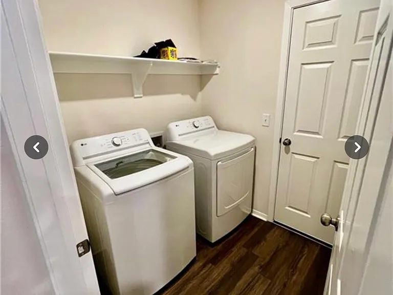 2564 E Illinois Aly — Photo 18