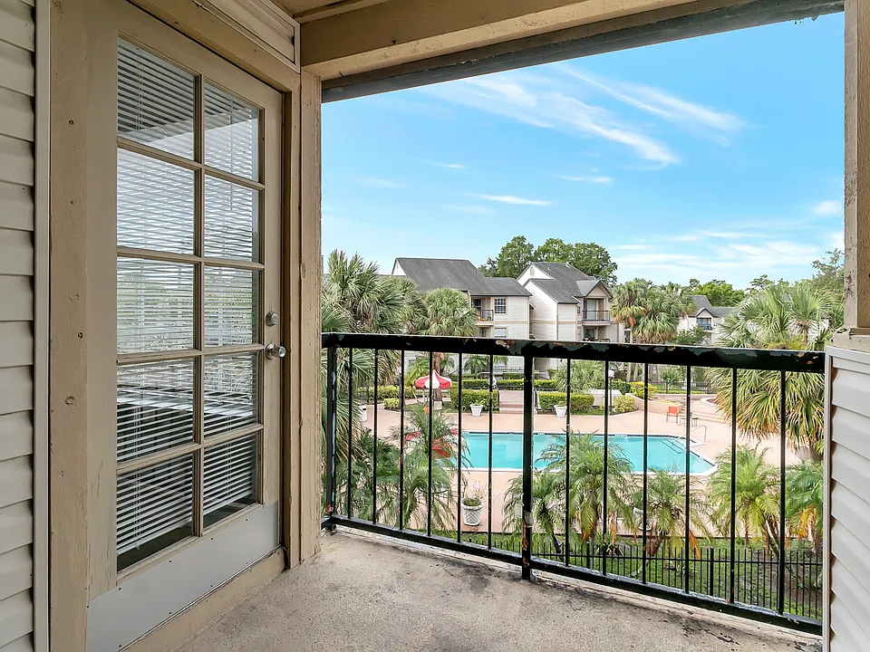 1908 Lake Atriums Cir #11
