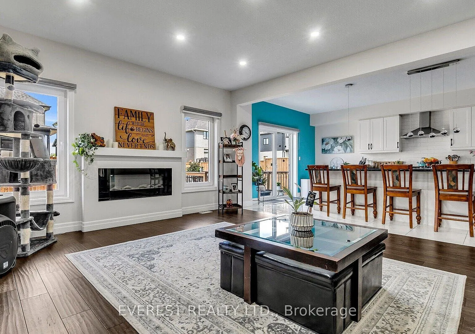 5 bed, $4,600 — Photo 1