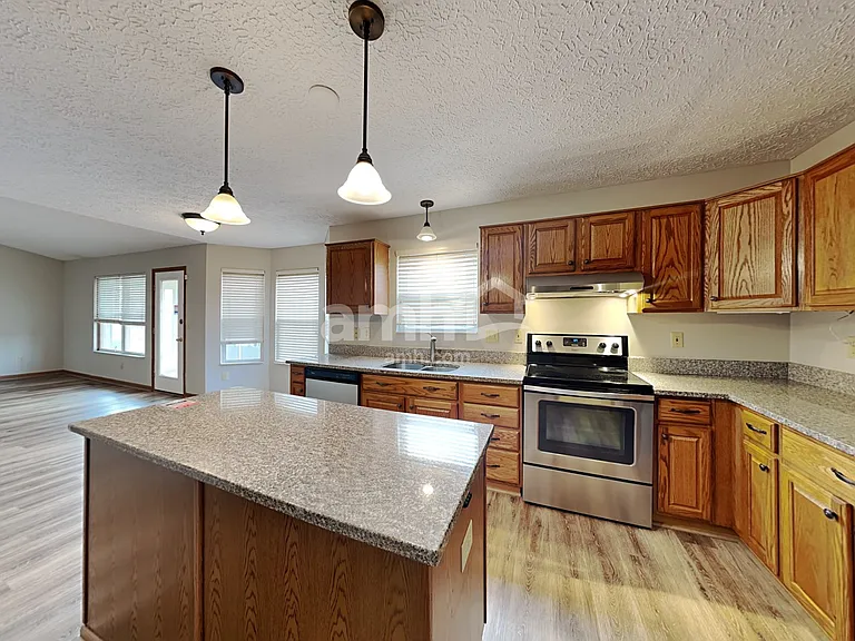 1129 Oslo Pass — Photo 3