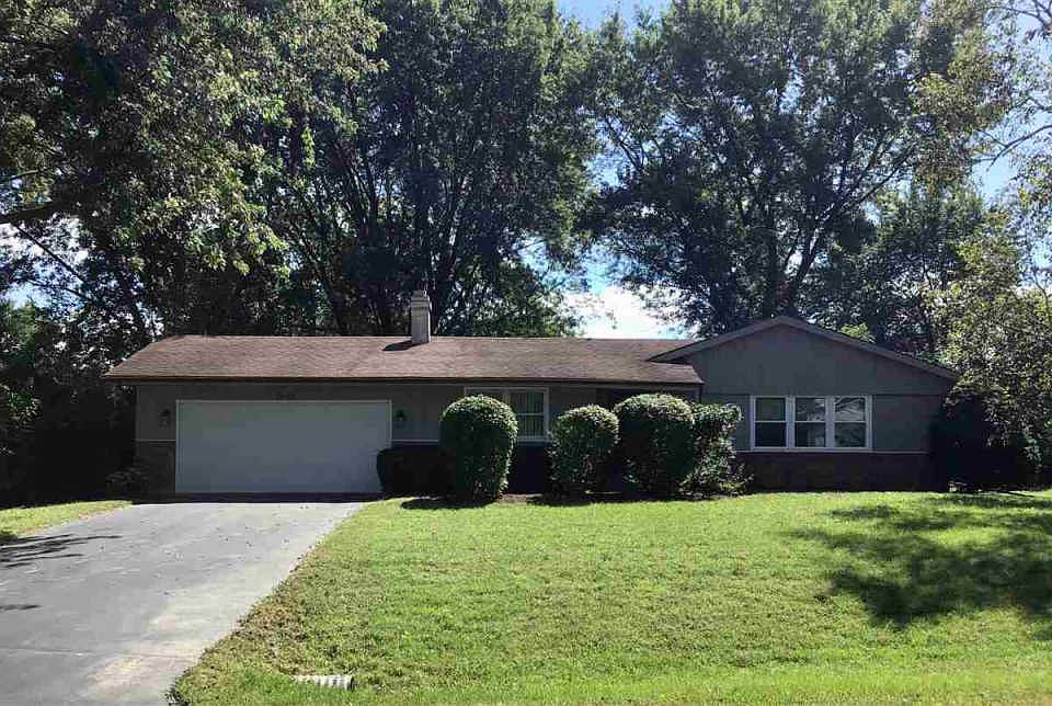 1st image of 2640 Woodside Dr