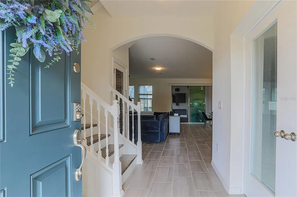 3 bed, 2.5 bath, 2216 sqft, $3,900 — Photo 4