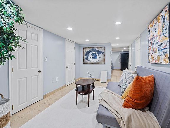 3rd image of 41 Irving St #1