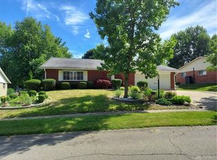 3009 Sandywood Dr, Dayton, OH 45440