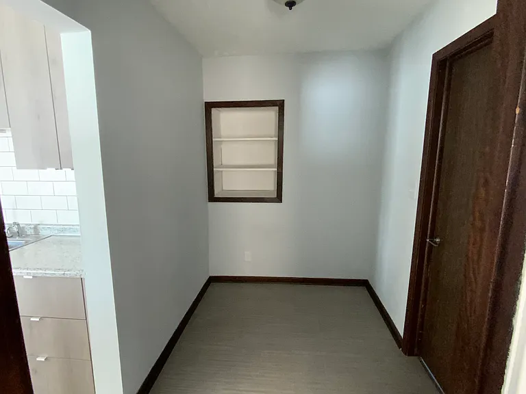 324 S Nye Ave — Photo 8