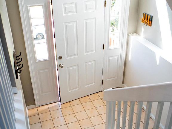 4th image of 102 Thomas Ln