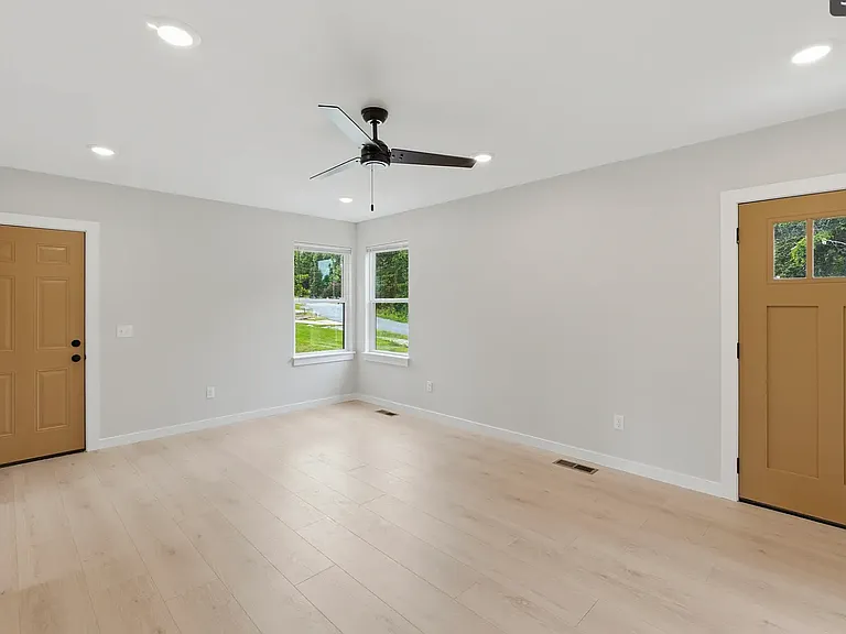 14 Marisco Ln — Photo 3