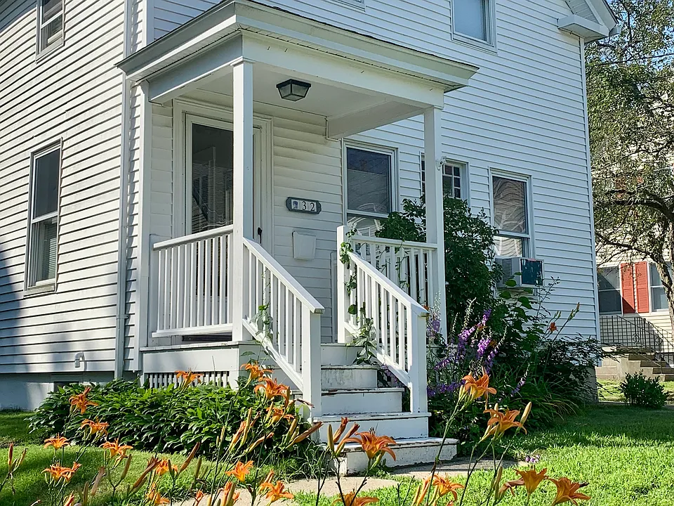 32 2nd St
