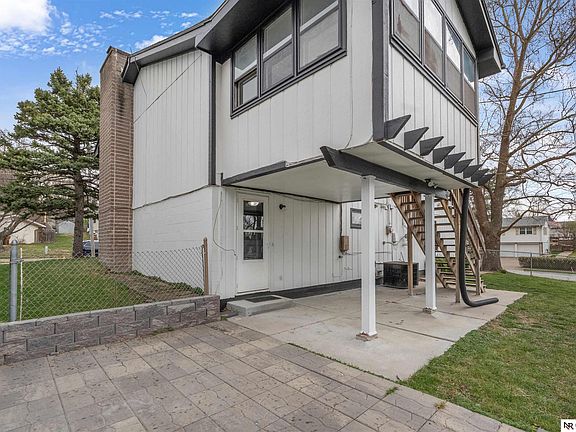 5th image of 102 Hillcrest Ave