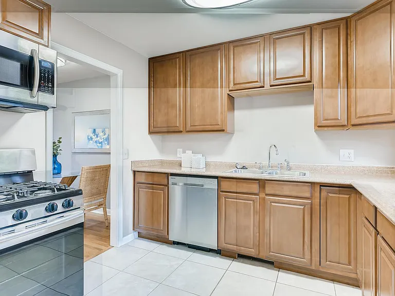 1359 S Grant St — Photo 4