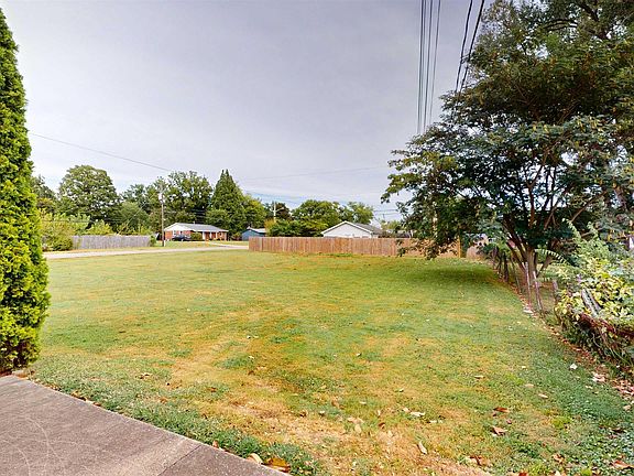 3rd image of 921 N Kelsey Ave