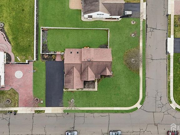 4th image of 74 Kelly Way