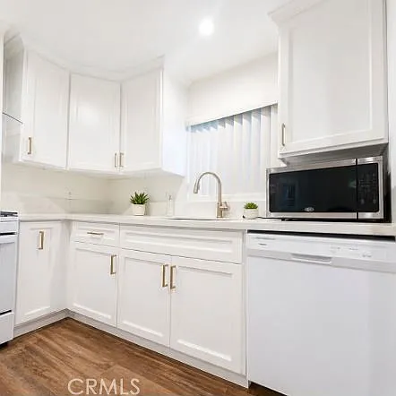 2 bed, 550 sqft, $2,800 — Photo 4
