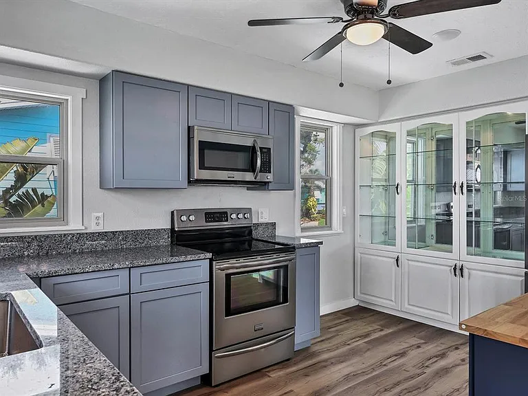 4212 3rd Ave NE — Photo 32