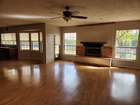 3rd image of 12404 Royal Oak Ct NE