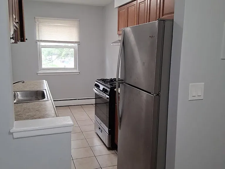 FAIRVIEW AVENUE APARTMENTS — Photo 16