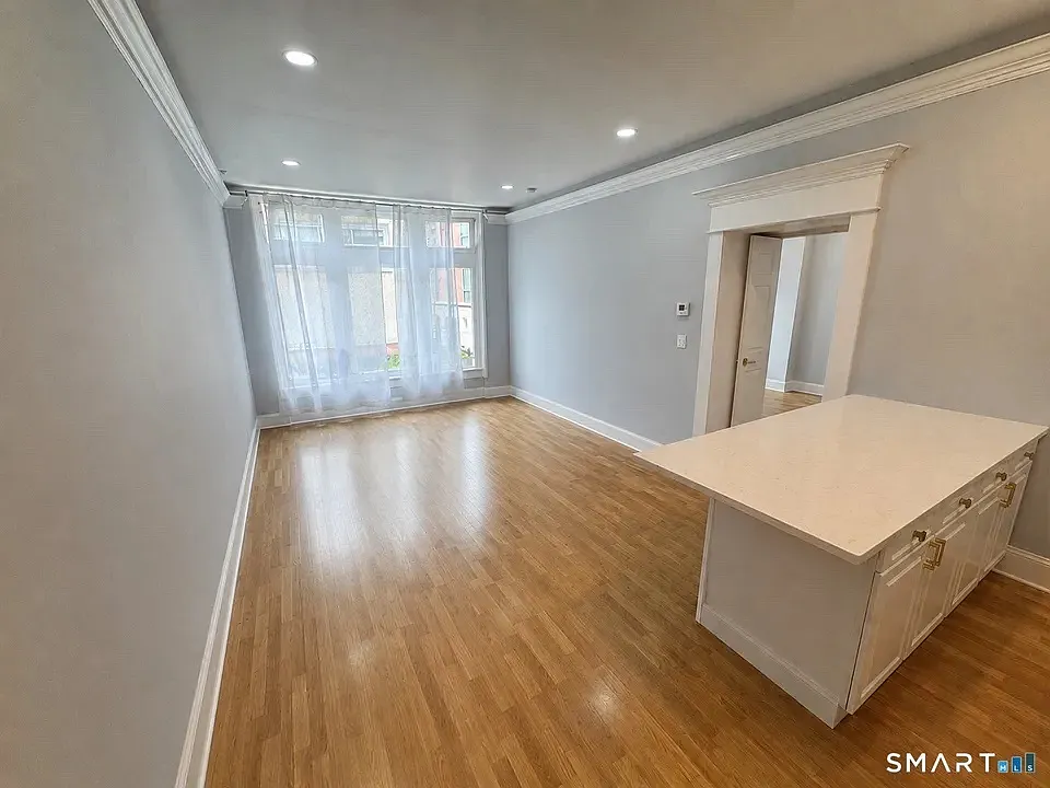 1 bed, 650 sqft, $2,150 — Photo 2