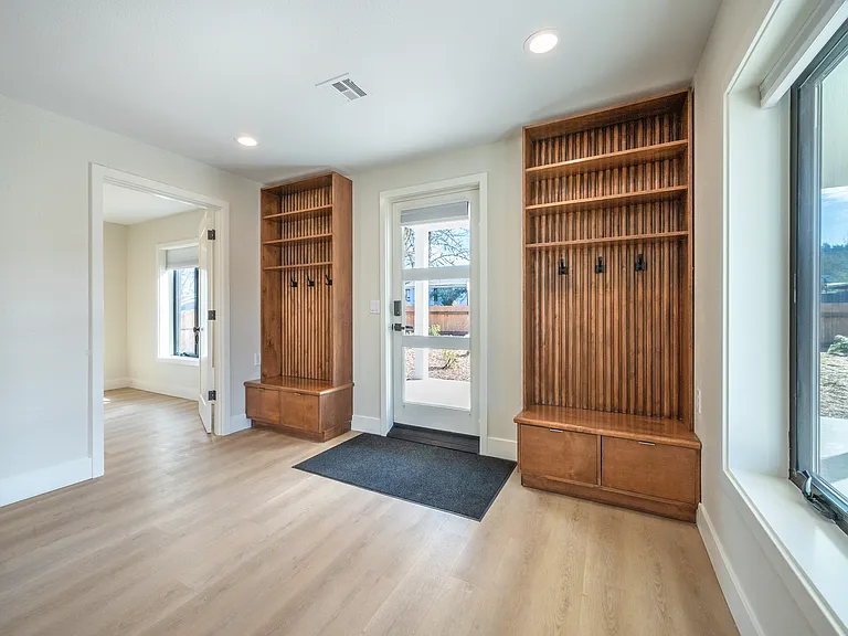 795 E 29th Ave — Photo 35