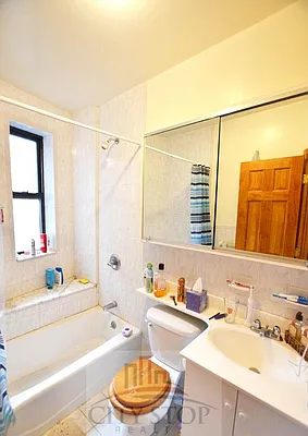 Rented by City Stop Realty | media 8