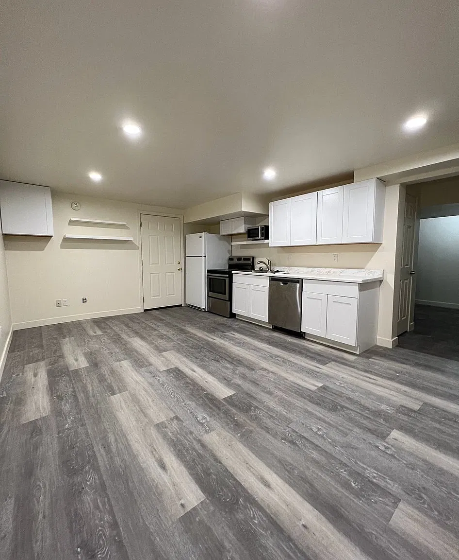 Newly renovated Basement apartment — Photo 2