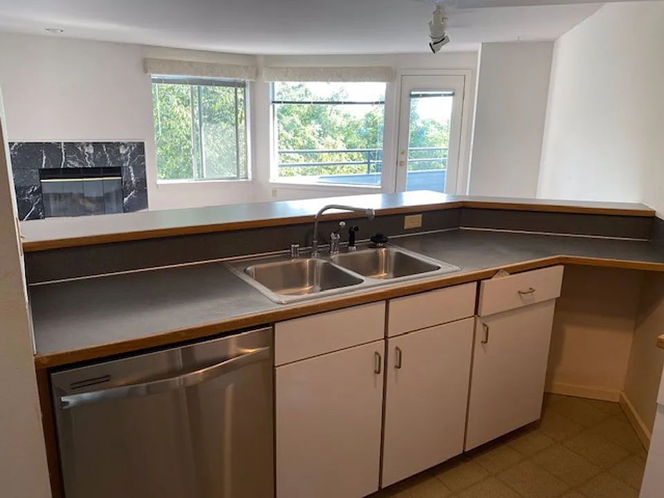 255 4th Ave