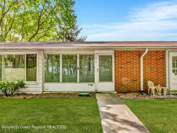 708B Plymouth Drive, Lakewood, NJ 08701