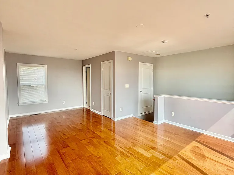 11034 Amherst Ave — Photo 21