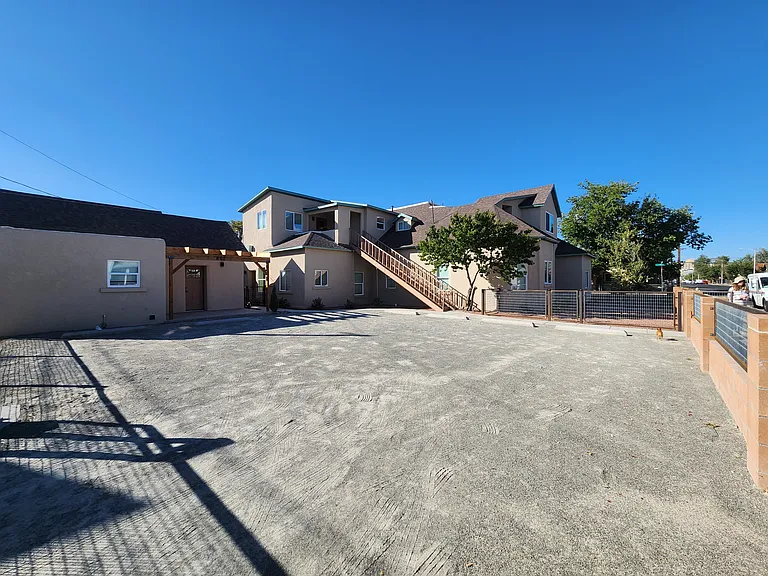 306 Hazeldine Ave SW #6 — Photo 4