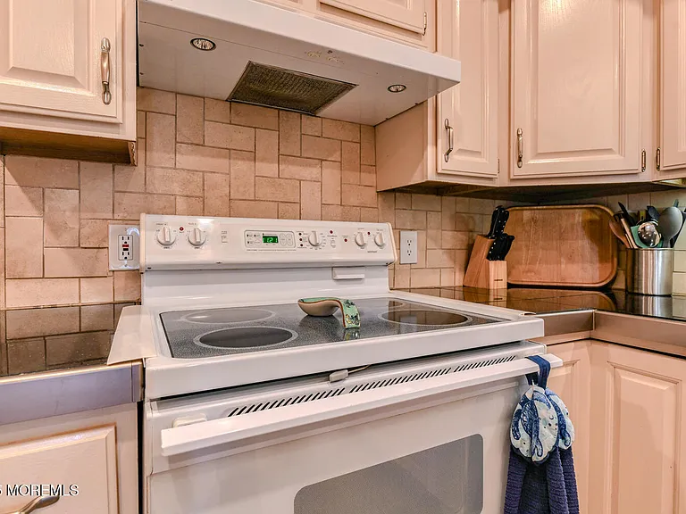 113 Central Ave #1 — Photo 17