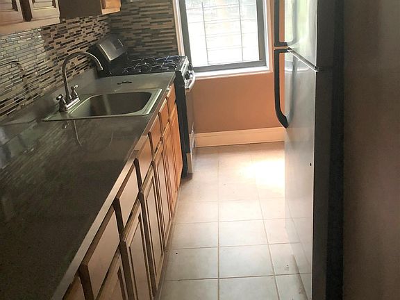 4th image of 525 Riverdale Ave APT 3e