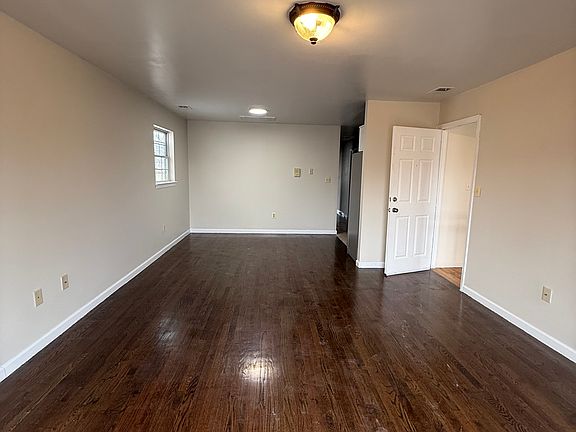 2nd image of 905 Olive St #1