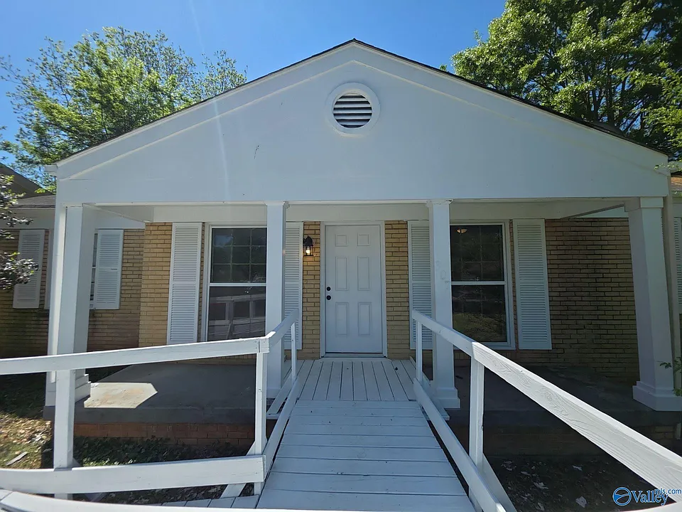 307 Mockingbird Rd SE
