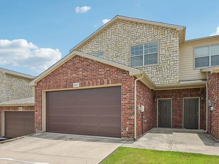 Oaks Estates of Coppell — Photo 27
