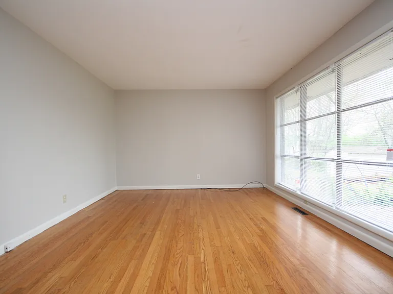 417 Greenacres Dr NW — Photo 7