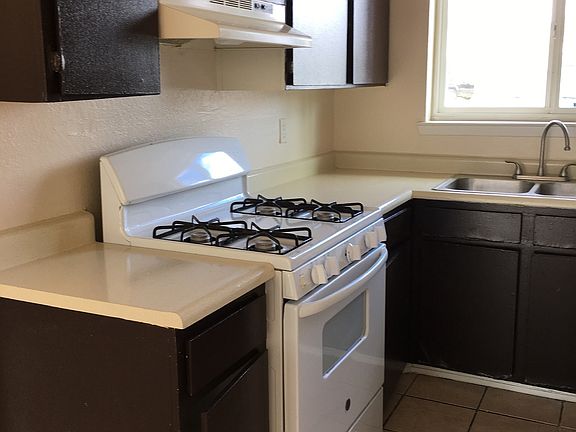 3rd image of 815 Silvestre Rd