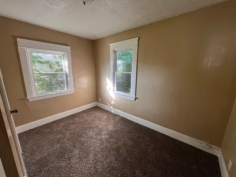 10908 Tacoma Ave #UP — Photo 7
