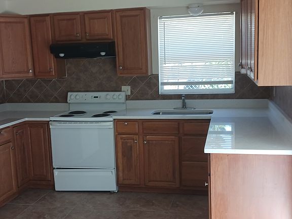 3rd image of 1305 Cromwell Dr